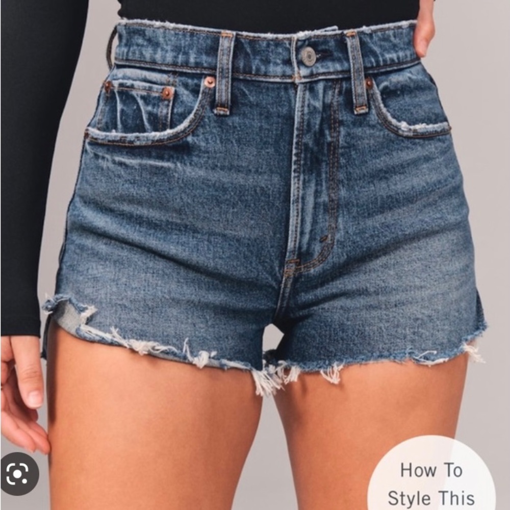 Abercrombie and Fitch dark wash the Mom Short High rise size 6 28